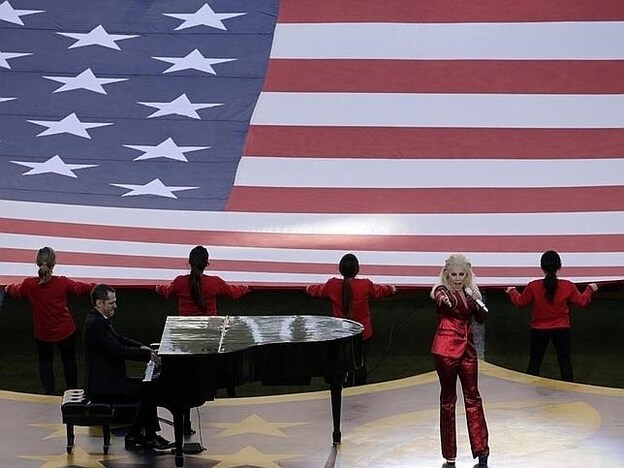 Lady Gaga durante la interpretación del himno americano.