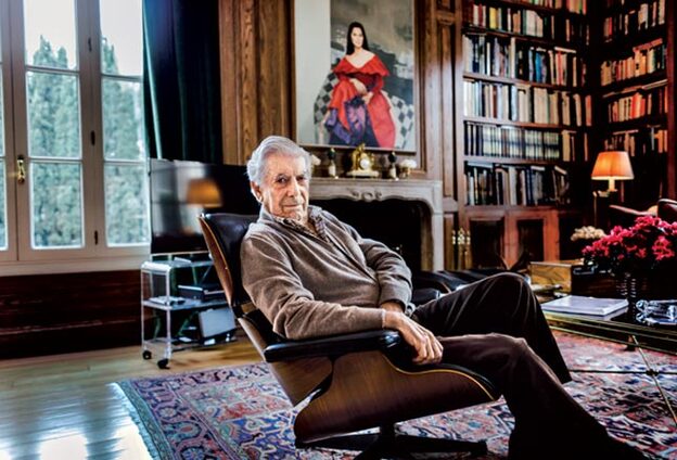 Mario Vargas Llosa posa en casa de Isabel Preysler./CArlos Luján.