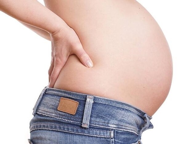 Todas las embarazadas sufren diástasis abdominal durante la gestación. Según su genética y los ejercicios que realicen durante el embarazo se pueden recuperar antes o no.
