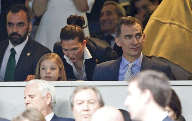 La Infanta Sofía acompañó a su padre a ver el Real Madrid-Manchester City de semifinales de Champions./gtres.
