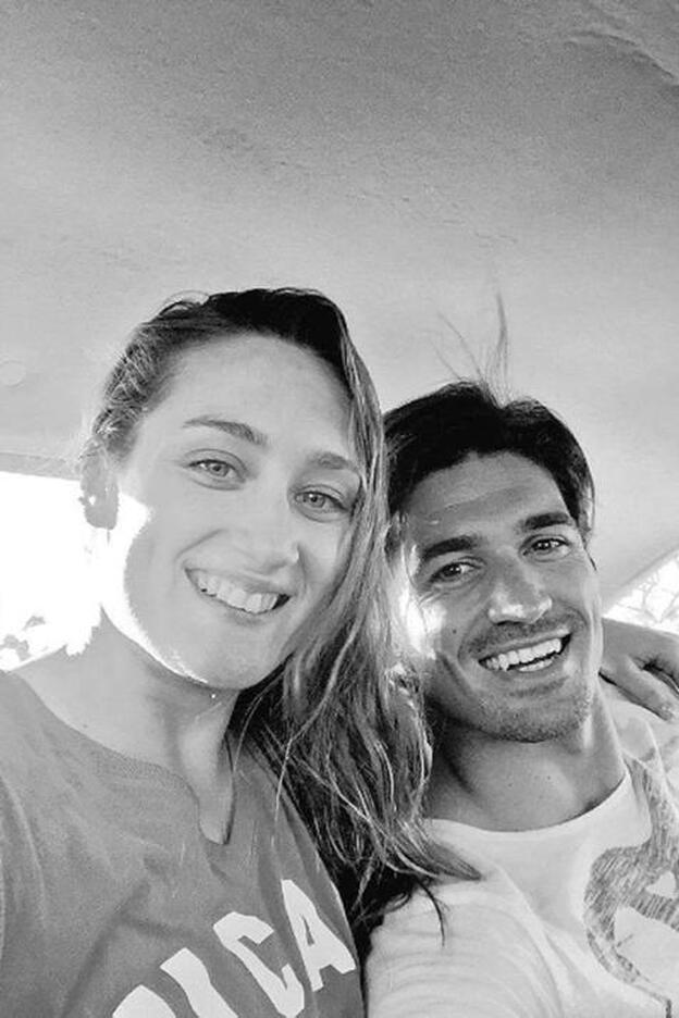 Javier Hernanz en una foto de sus redes al lado de su chica, Mireia Belmonte./instagram.
