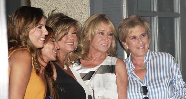Terelu Campos celebró su 51 cumpleaños rodeada por sus compañeras de 'Sálvame'.