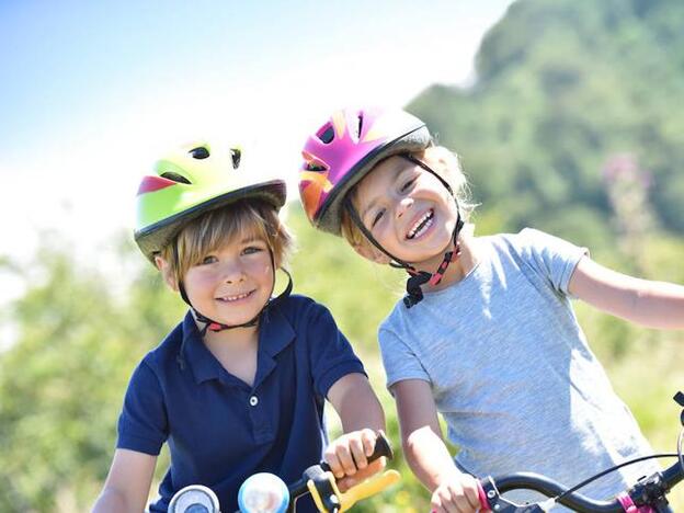 Niños con su bicicleta/fotolia