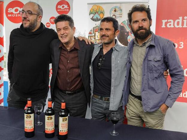De izquierda a derecha, Javier Ajenjo, director del Sonorama Ribera, Santiago Auserón y Sexy Sadie./carlos muiña.
