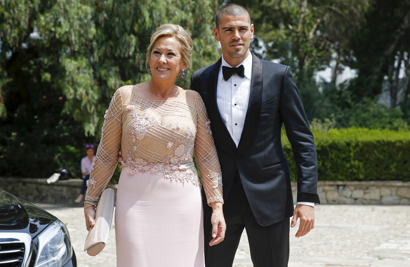 Victor Valdés con su madre el día de su boda