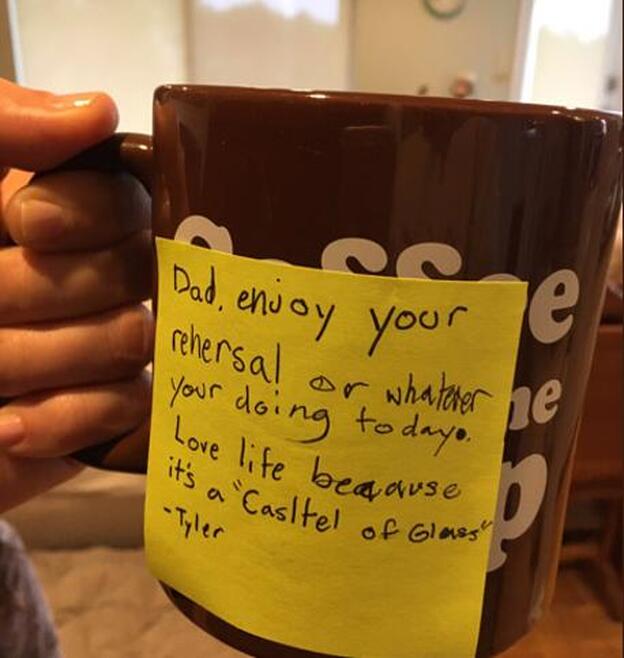 Talinda Bennington fue la que colgó la imagen de la taza en su cuenta de Instagram/Twitter