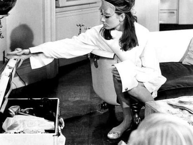 Escena de Audrey Hepburn en 'Desayuno con diamantes'/cordon press