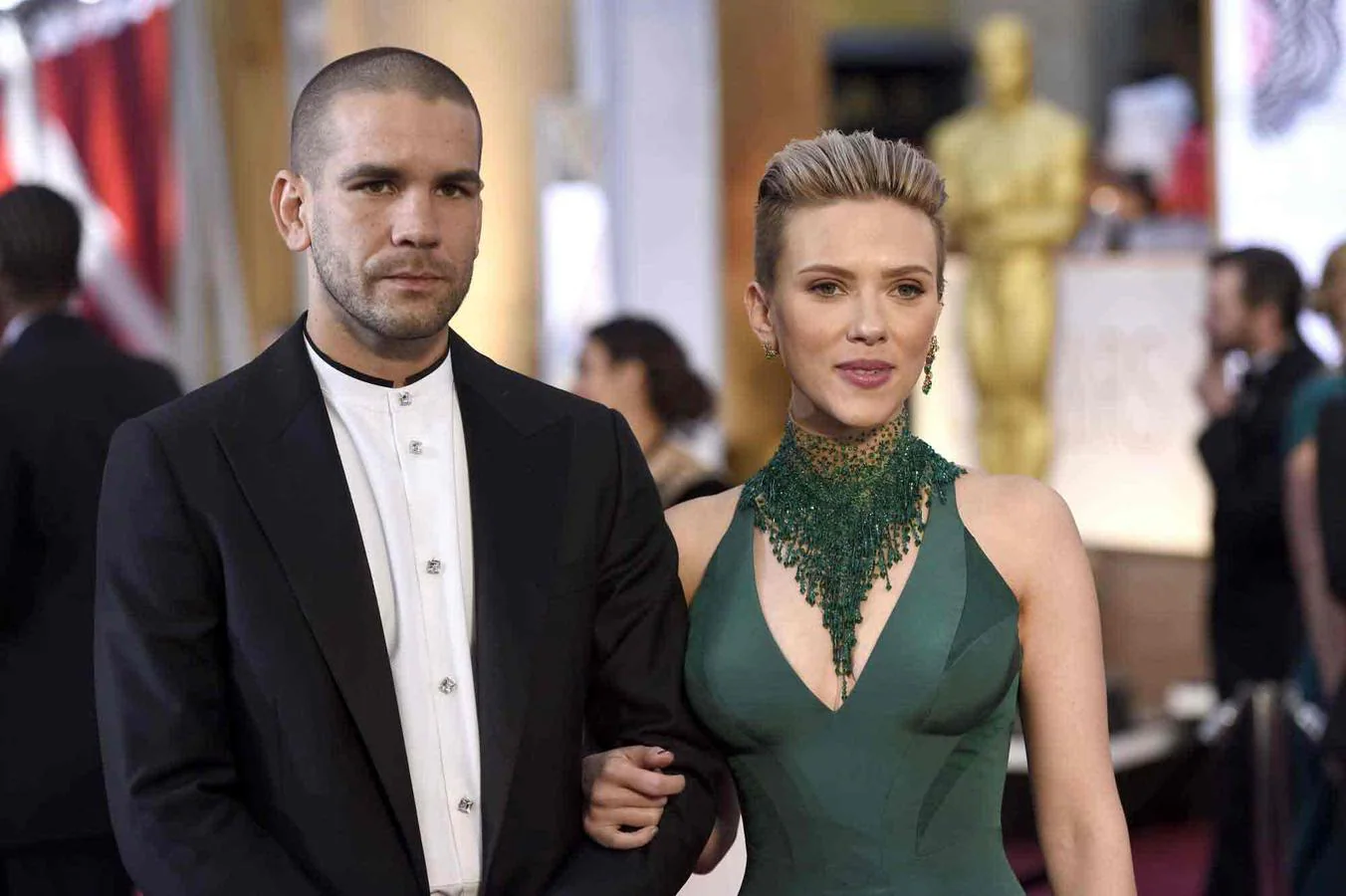 Parejas de famosos que rompieron en 2017: Scarlett Johanson y Roman Dauriac