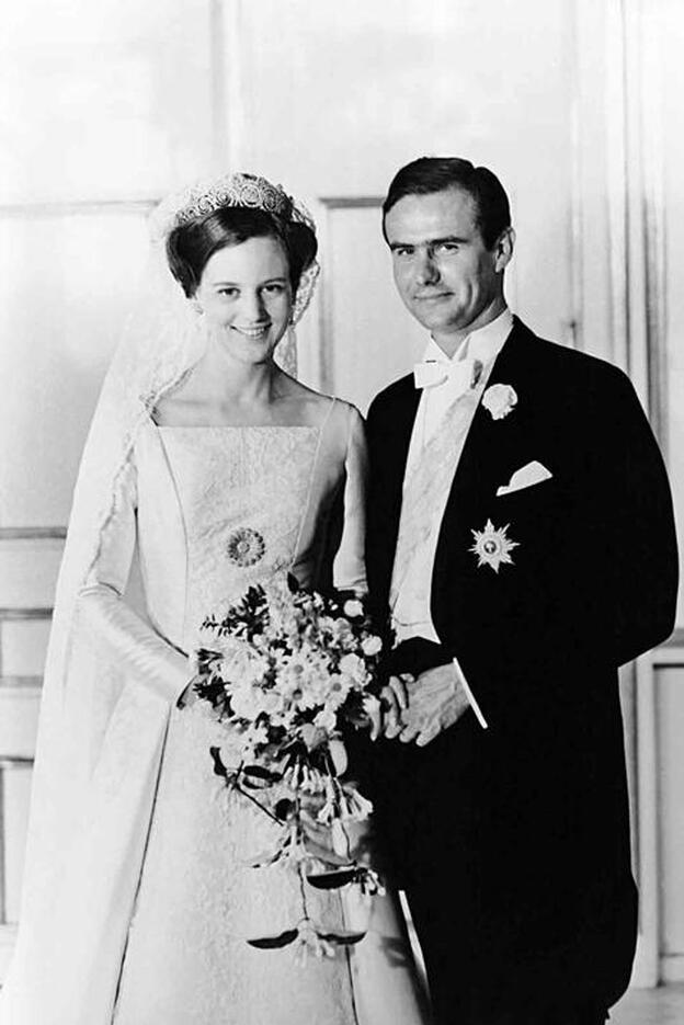Margarita y Enrique de Dinamarca el día de su boda, en 1967./getty images.