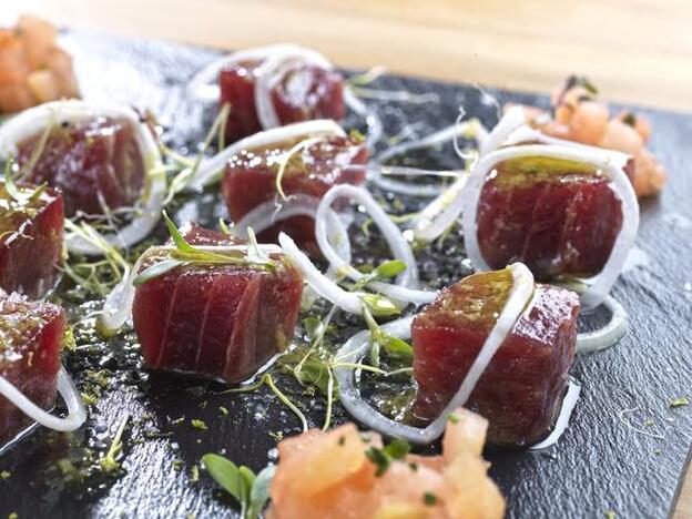 El atún, uno de los platos más de moda de la cocina de mercado./MACARELA