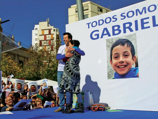 Ángel Cruz y Patricia Ramírez, padres de Gabriel, en una concentración de apoyo./europa press