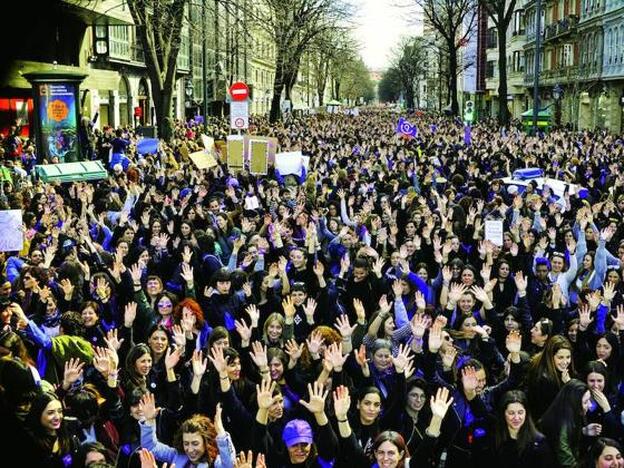 Haz click en la imagen y descubre todas las voces que hicieron posible el feminismo de hoy.(Manifestación 8M en Bilbao)/d.r.