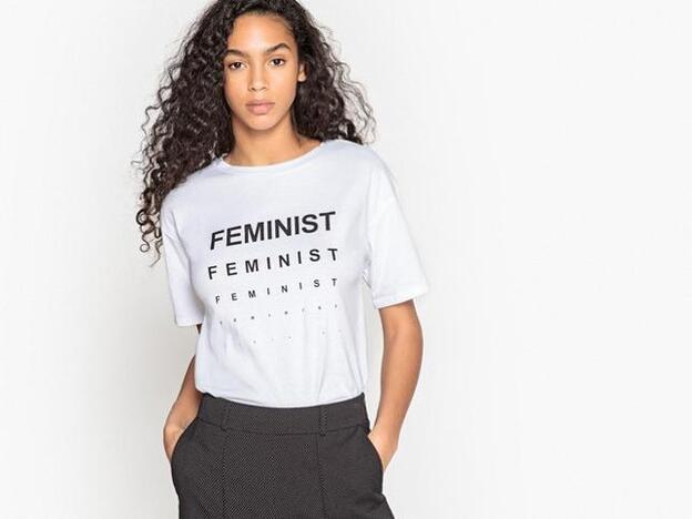 Camiseta con estampado feminist, 9,99 euros.