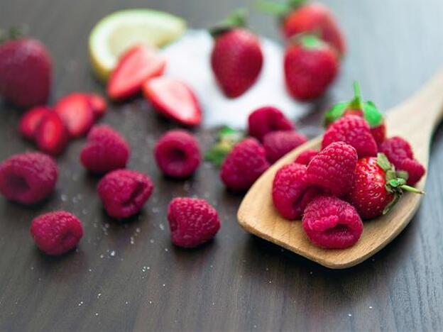 Los frutos rojos también funcionan como alimentos detox. Haz clic en la imagen y descubre qué otros alimentos te ayudan a limpiar tu cuerpo./PiXabay