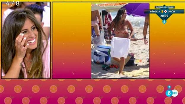 Anabel Pantoja se cambia de bikini en medio de la playa.
