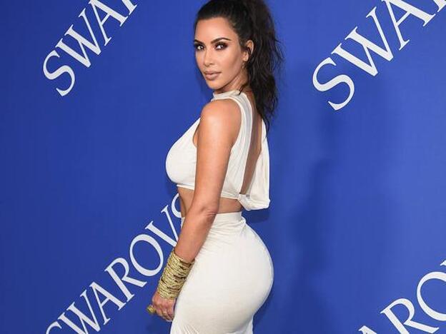 Kim Kardashian, en un evento reciente. Haz click en la imagen para conocer cuáles son las celebrities que suelen posar orgullosas de su trasero en la alfombra roja y las redes sociales./GETTY