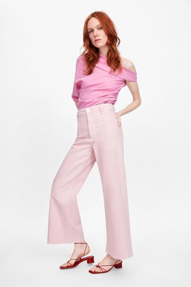 Jeans premium de Zara en rosa bebé (29,95 euros).