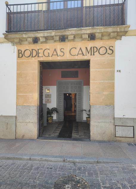 La facahada de Bodegas Campos, toda una institución en Córdoba. / AFL.