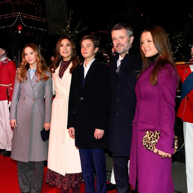 Mary y Federico de Dinamarca junto a sus tres hijos menores. 