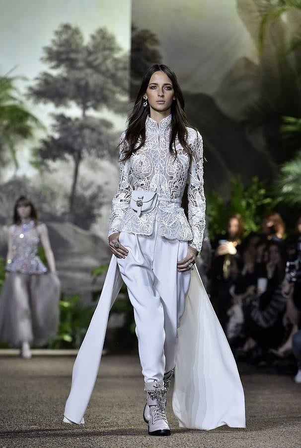 Elie Saab confía en la pureza del color blanco