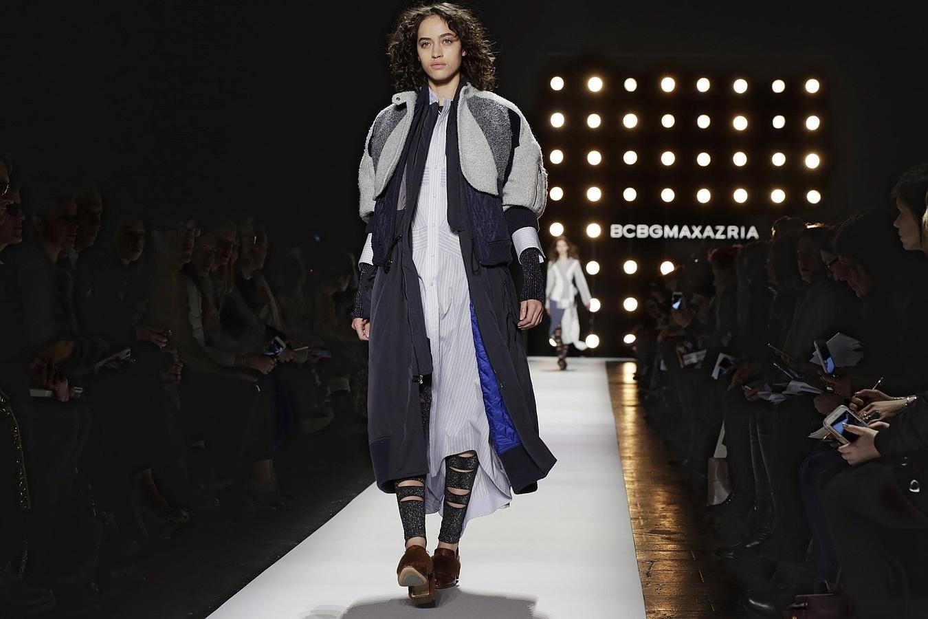 Desfile de BCBG Max Azria en Nueva York: vestido camisero