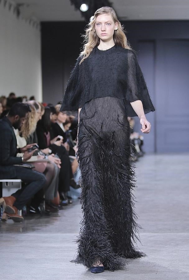 Desfile de Jason Wu en Nueva York: vestido negro