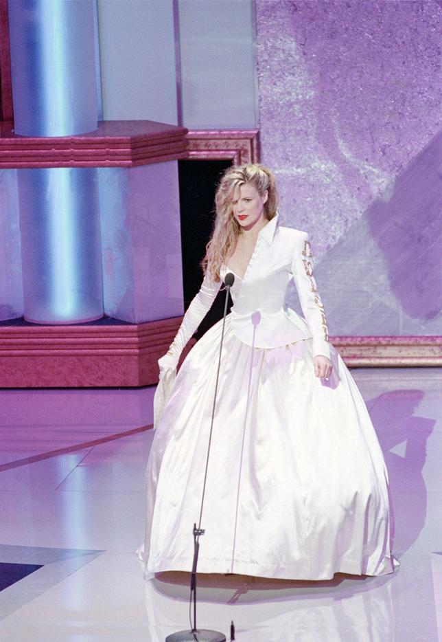 Los peores vestidos de los Oscar: Kim Basinger