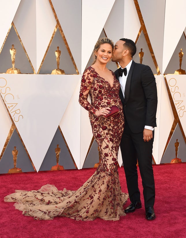 La alfombra roja de los Oscar: Chrissy Teigen y John Legend