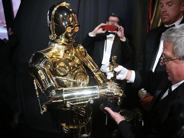 C-3PO en uno de los momentos que nos deja la gala de la 88ª edición de los Premios Oscar./gtres.