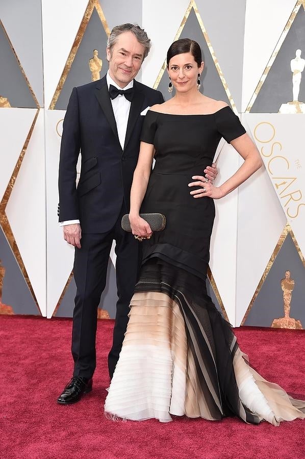 Parejas en la alfombra roja de los Oscar 2016: Carter Burwell y Christine Sciuli