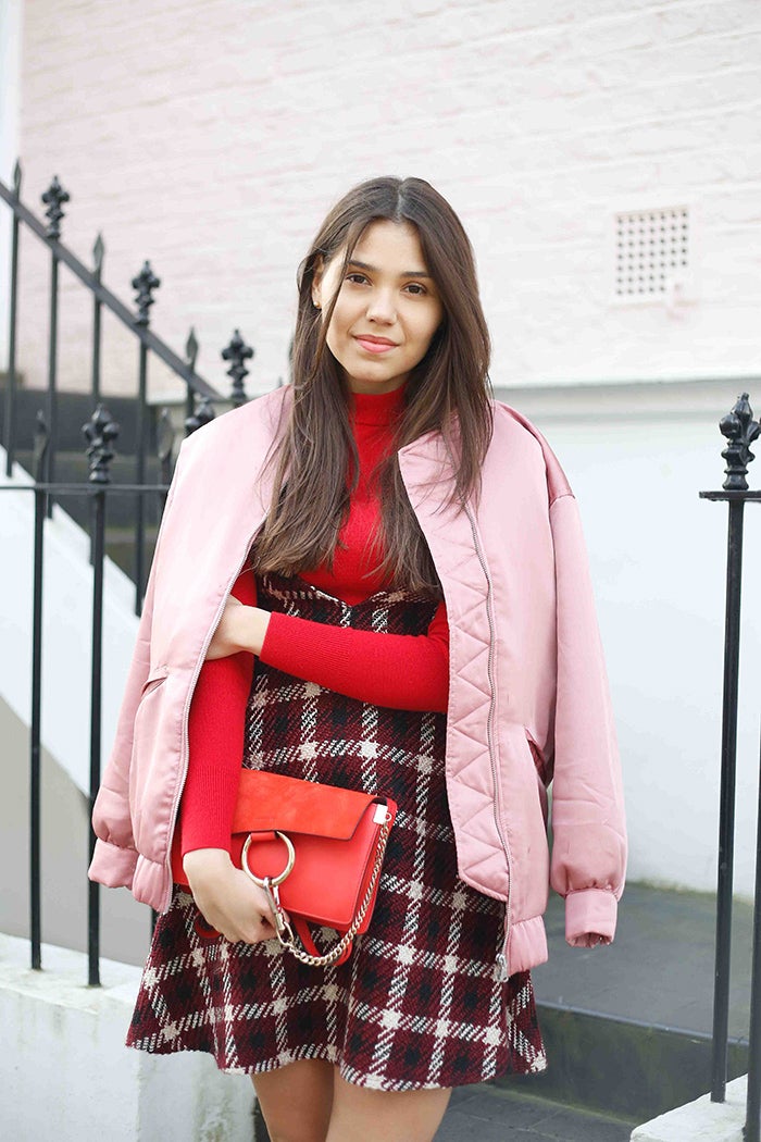 Look de Dress with yas con bomber rosa