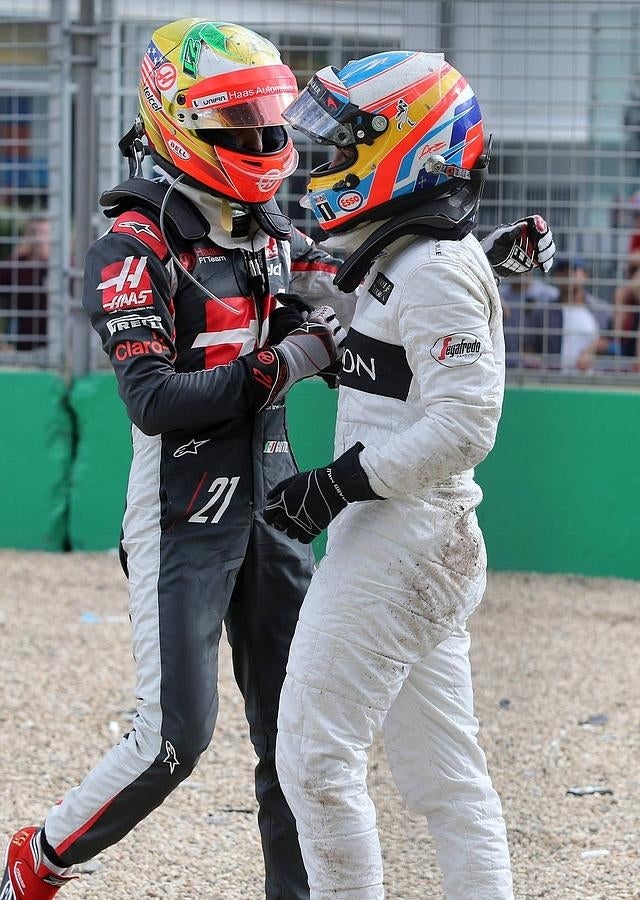 Esteban Gutiérrez se disculpa con Fernando Alonso tras el aparatoso accidente