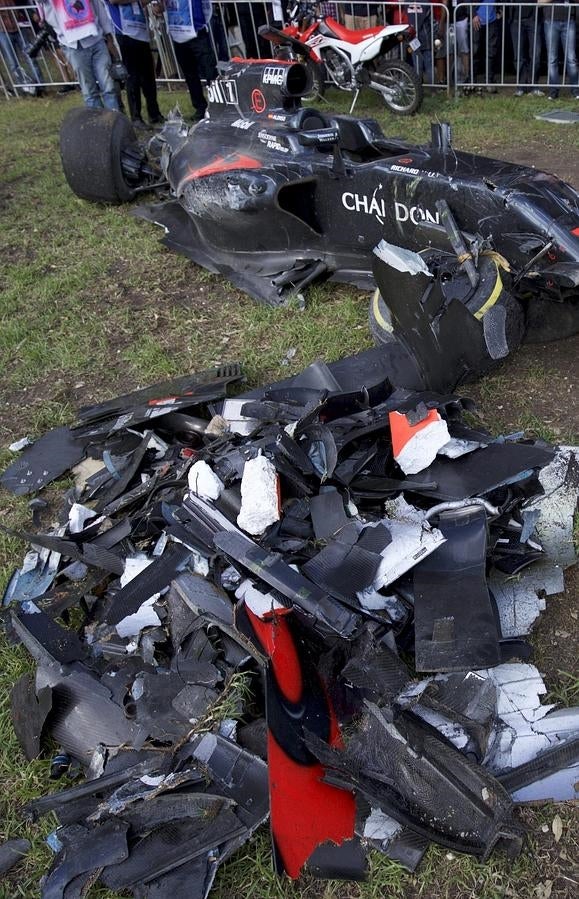 Así quedó el coche de Fernando Alonso tras varias vueltas de campana