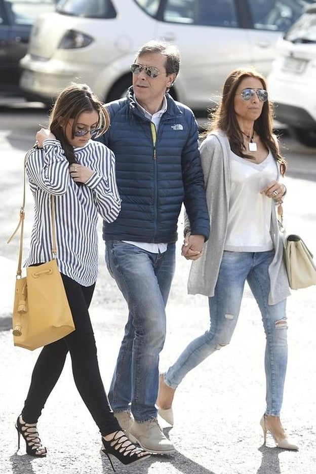 Paco González acompañando a su mujer y su hija al juzgado./gtres.