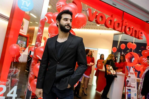 Antonio Velázquez en la apertura de una nueva tienda de Vodafone en Madrid./Gtres.