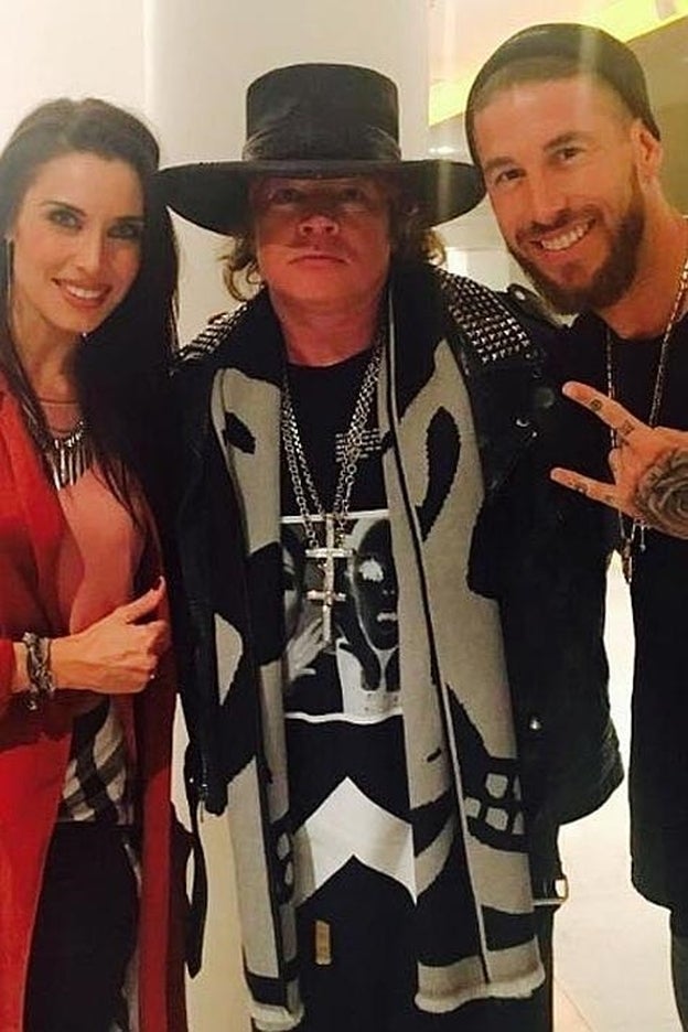 Pilar Rubio y Sergio Ramos posan con Axl Rose./instagram.