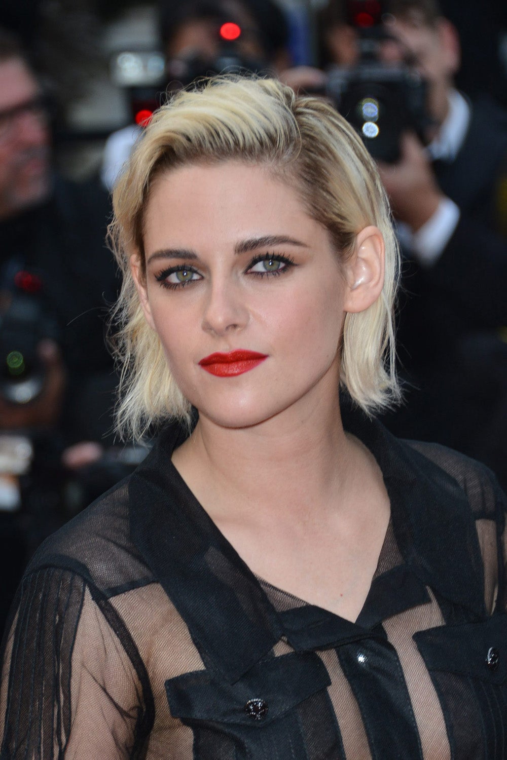 Peinados y maquillajes del Festival de Cannes 2016: Kristen Stewart de rubio platino