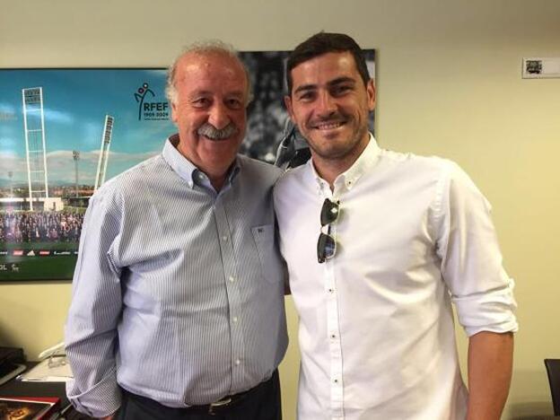 Vicente Del Bosque e Iker Casillas hicieron las paces después de su desencuentro en la Eurocopa./Twitter