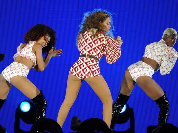 Beyoncé y sus bailarinas, con looks de Gucci