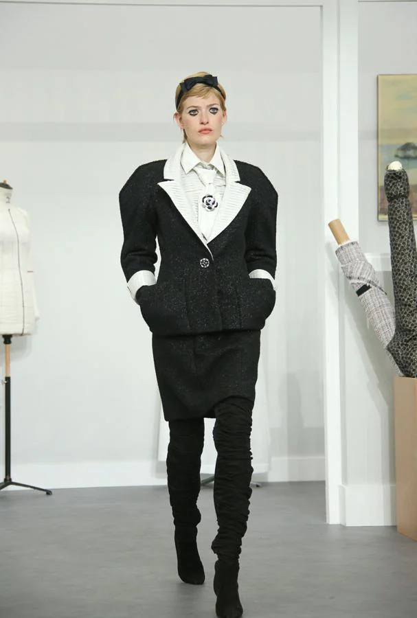Look en negro de Alta Costura, de Chanel