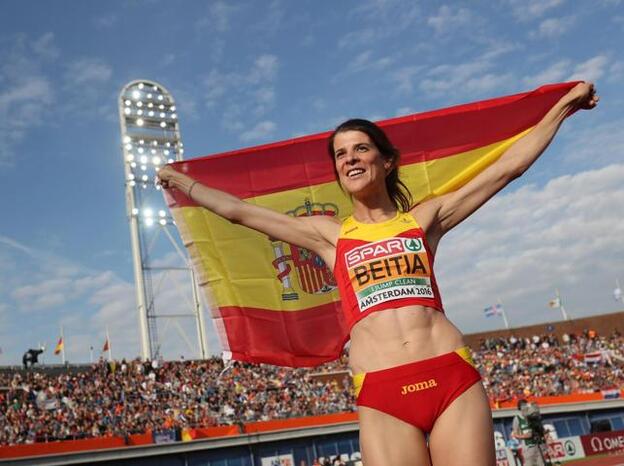 Ruth Beitia celebrando su oro hace unos días en el europeo de Amsterdam./cordon press.