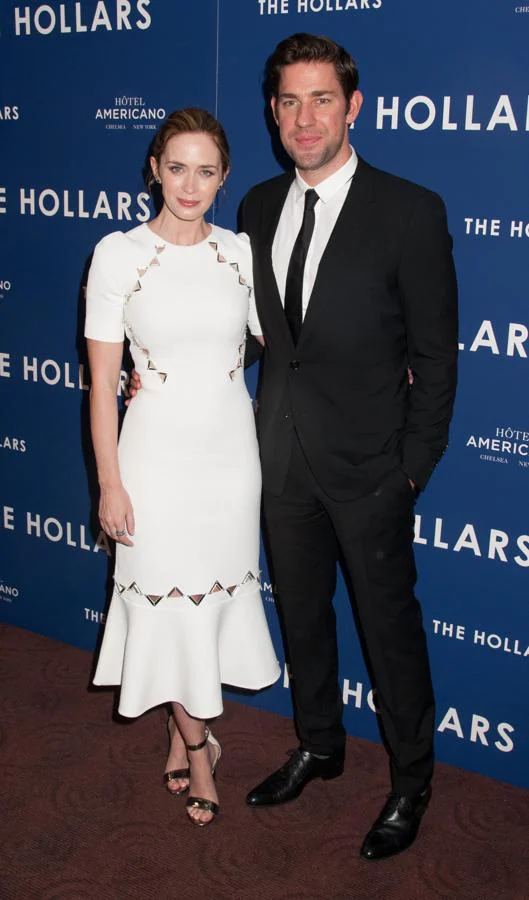 Emily Blunt y John Krasinski en el estreno de 'The Hollars'
