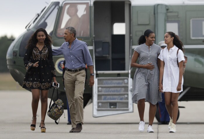 Los Obama se despiden de sus vacaciones