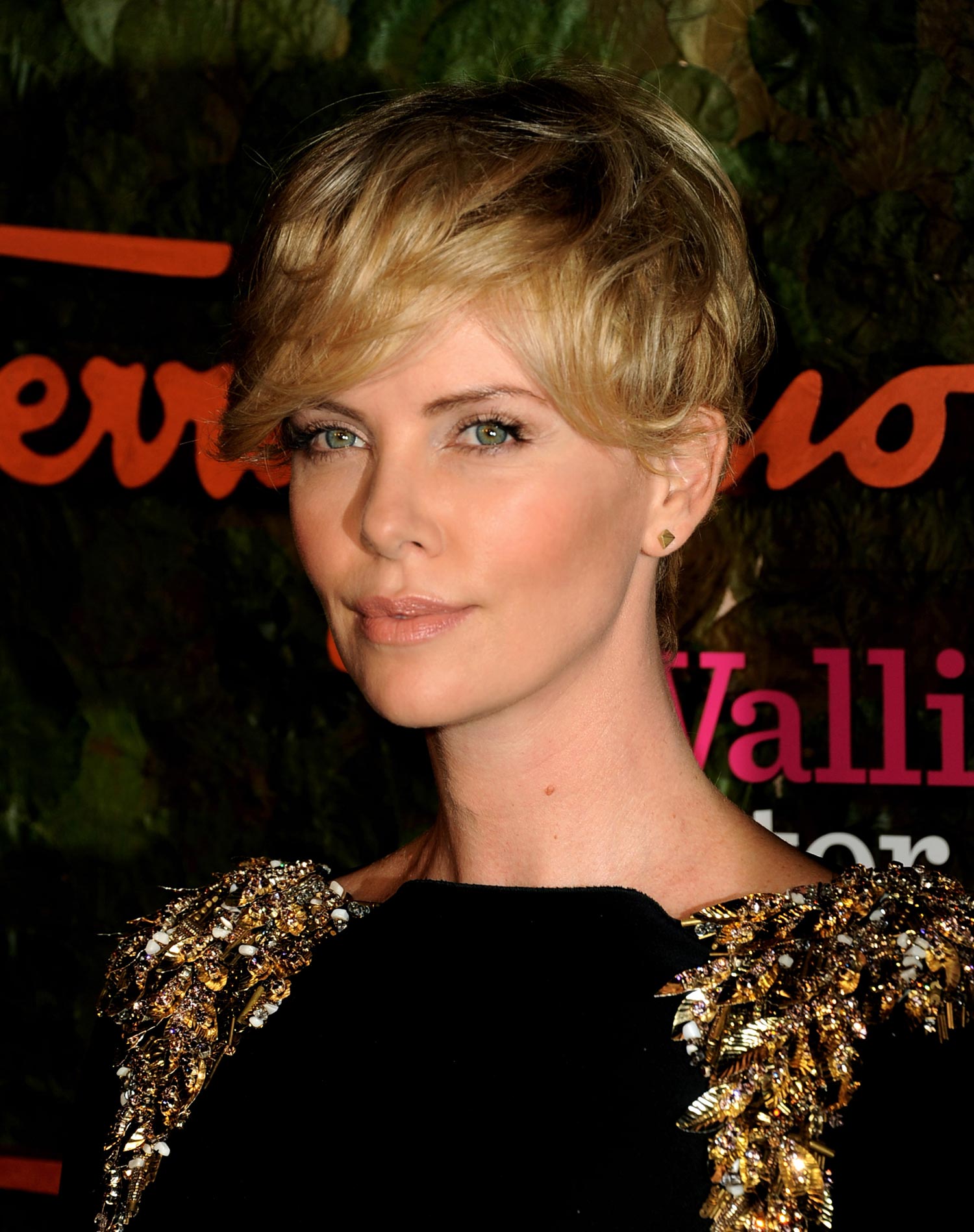 El look de Charlize Theron en octubre de 2013