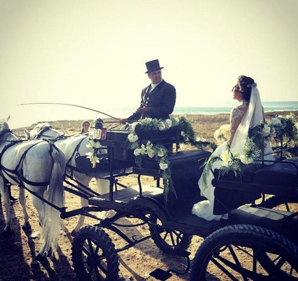 Paz Padilla llegando a su boda en coche de caballos