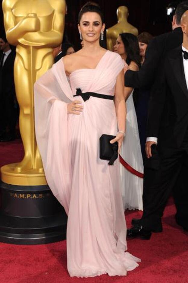 Penélope Cruz, en los Oscar 2014, con vestido de Giambattista Valli.