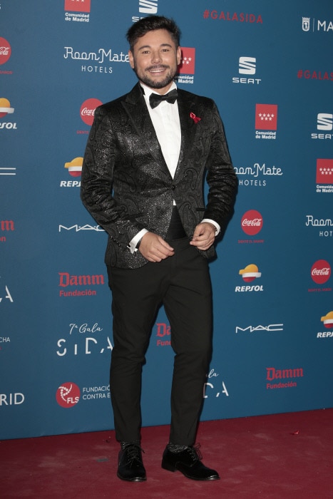 El look de Miguel Poveda en la Gala Sida 2016