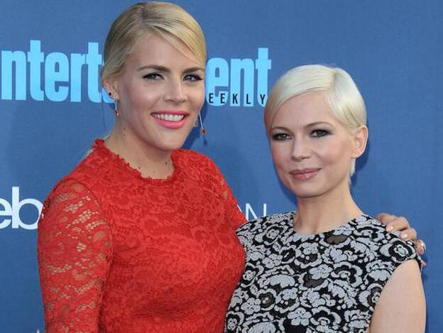 Michelle Williams y Busy Philips, durante los pasados Critic's Choice Awards./gTRES