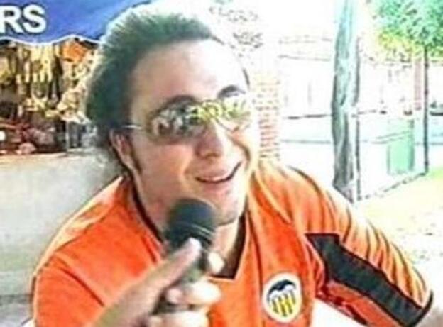 Kiko en una imagen de hace años con la camiseta del Valencia.