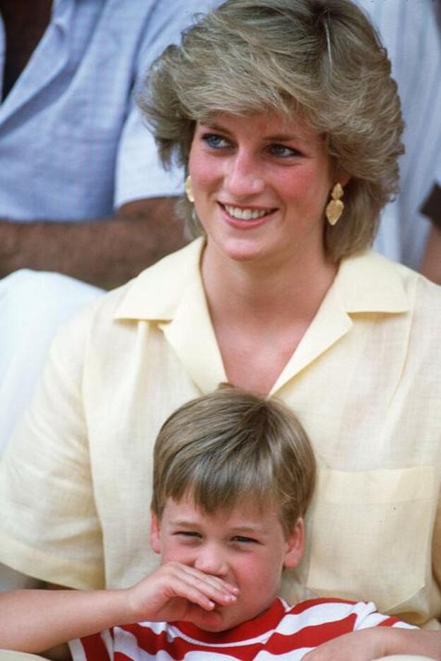 Lady Diana Spencer, jutno al Príncipe Guillermo, en Mallorca en 1987./gtres